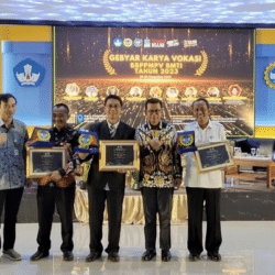 Kemdikbud Berikan BBPPMPV BMTI Award Kepada 5 SMK Di Lampung
